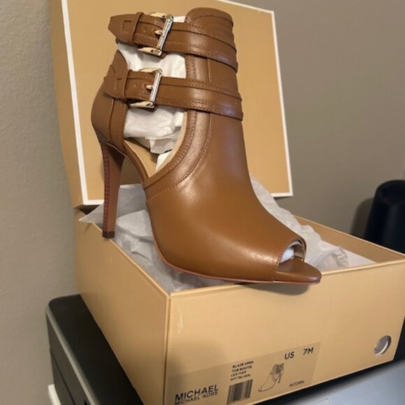 Brand New Michael Kors Open Toe Bootie - Picture 2 of 3